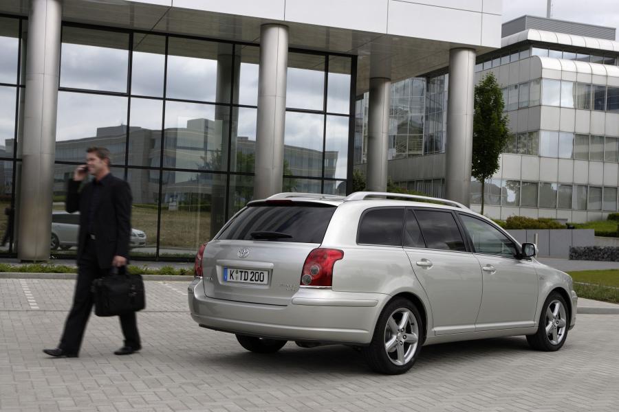  Toyota Avensis Wagon 2006 года  (фото 45 из 71)